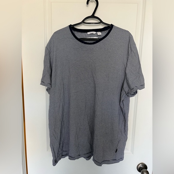 Calvin Klein t-shirt - Picture 1 of 4
